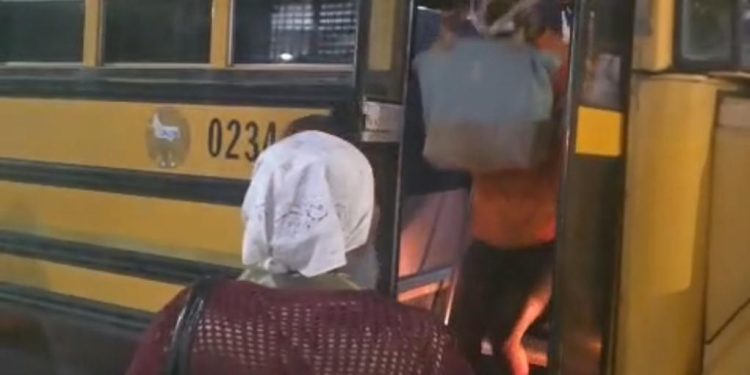 PN retiene conductores con nacionales haitianos durante operativo en San Juan; ocupan drogas, motocicletas y armas blancas