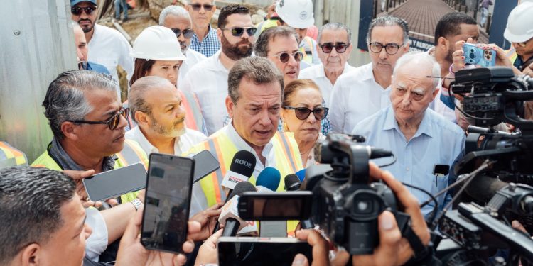 Ministro Ito Bisonó supervisa trabajos en la Calle del Sol en Santiago por instrucción del Presidente para respaldar coordinación interinstitucional
