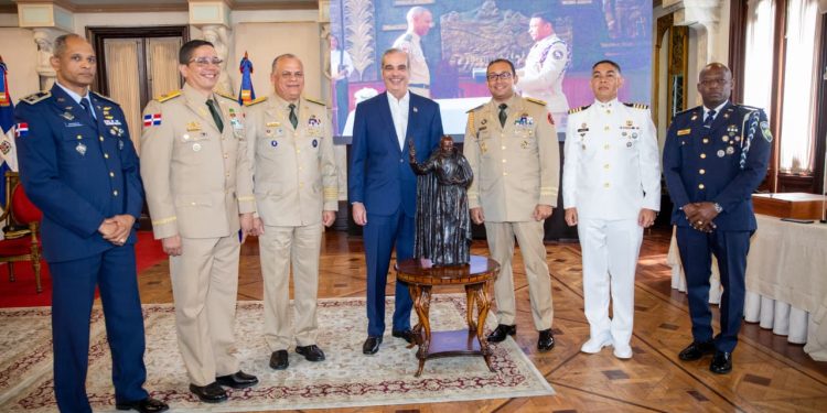 Abinader: Gracias al fortalecimiento y trabajo de las Fuerzas Armadas y la PN el país se consolida como un faro de paz en la región