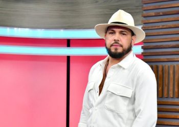 Sacha lanza canción “Se vende Medio Corazón” por el Día del Amor y la Amistad