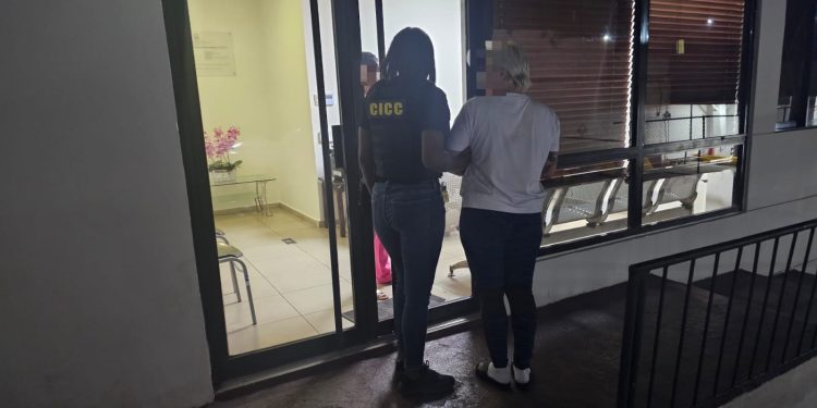 Capturan mujer en AILA vinculan a decomiso de 14 paquetes de cocaína