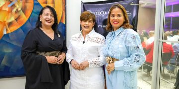 Ana Mercy Otáñez pone en circulación en Cotuí su libro “Una luz que nunca se apaga