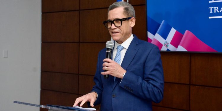 Ministro de Trabajo juramenta nuevos viceministros y destaca avances históricos en empleo y reducción de la pobreza   