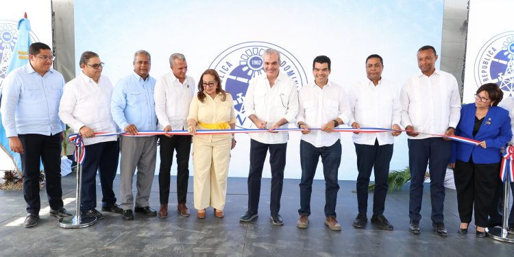 Gobierno inaugura anhelado acueducto de Navarrete 