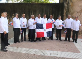 Hermandad militar y policial AMFA76 rinde tributo a los Padres de la Patria en su 50 aniversario