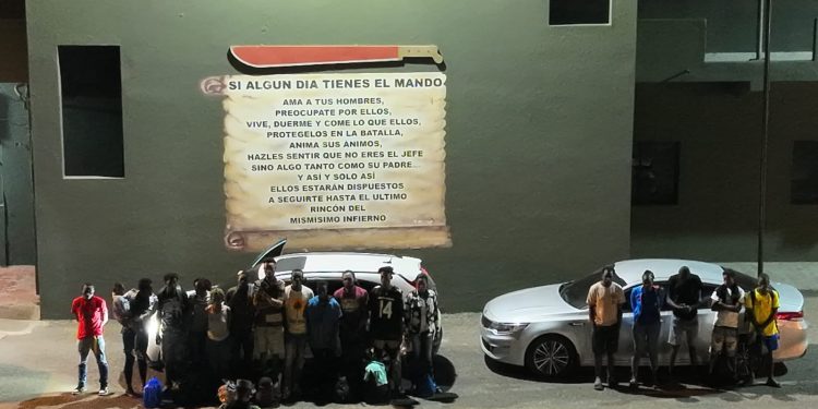 Ejército intercepta tres vehículos y detiene 28 haitianos indocumentados en Santiago Rodríguez y Valverde