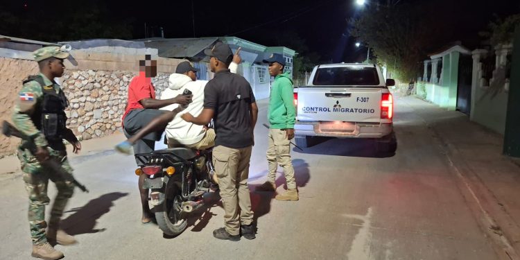 Migración detiene 2,159 extranjeros y deporta 1,636 en operativos desplegados en todo el país