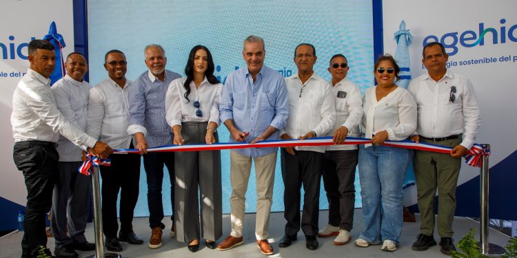 Presidente Abinader inaugura carreteras Puerta del Mulo y Arroyo Seco en Santiago Rodríguez
