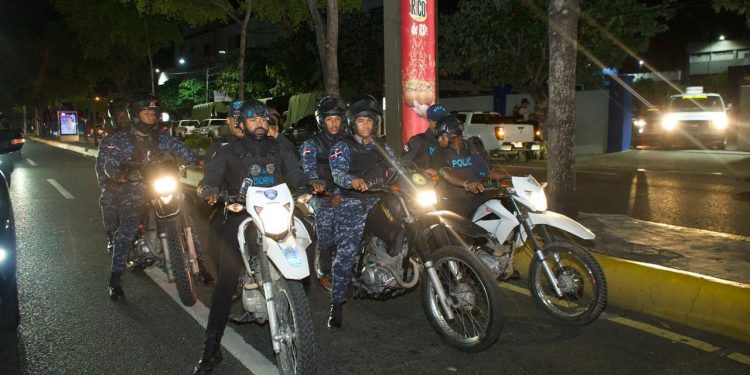 FTC detiene a 25 personas en 22 allanamientos contra microtráfico en Pedro Brand; ocupan drogas, armas y vehículos