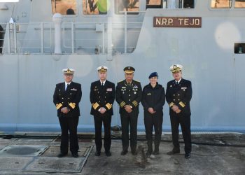 Ministro de Defensa visita base naval portuguesa y recorre patrullero de altura Clase “Tejo”