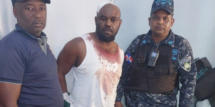 Policia Nacional apresa hombre acusado de ultimar a su expareja y herir cuatro personas en Villa Mella, SDN.