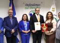 Director de la ONDP obtiene tres altos reconocimientos internacionales y hace historia con el Laureles de Oro