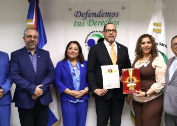 Director de la ONDP obtiene tres altos reconocimientos internacionales y hace historia con el Laureles de Oro
