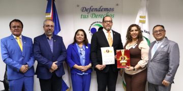 Director de la ONDP obtiene tres altos reconocimientos internacionales y hace historia con el Laureles de Oro
