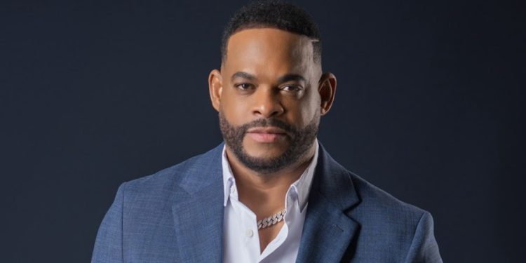 Equipo de Yiyo Sarante aclara que artista viaja con documentación legal y niega vínculos con irregularidades