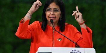 Delcy Rodríguez anuncia la exportación de su primer cargamento de gas licuado de petróleo