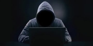 Fiscalía salvadoreña logra aumento de sentencia a casi 300 años para condenado por fraude digital