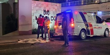 Identifican a mujer que falleció al caer de torre en Piantini