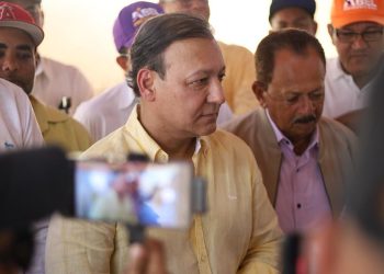 Abel Martínez comparte con arroceros, dirigentes del PLD y comunitarios en Dajabón