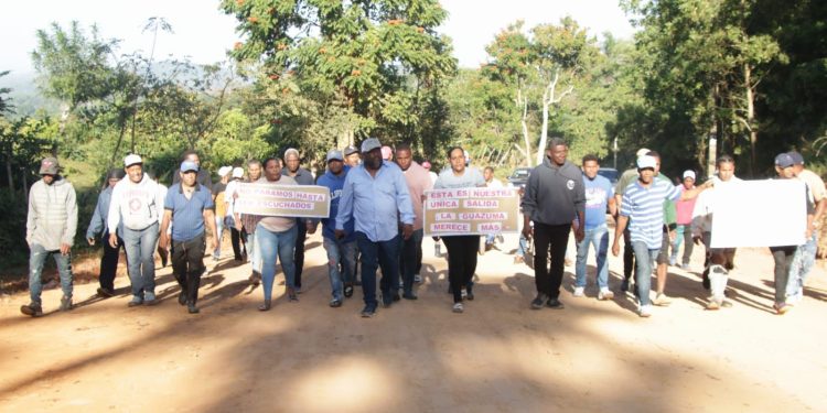 Productores reclaman terminación de 5.0 kilómetros de carretera en La Guazuma, Peralvillo