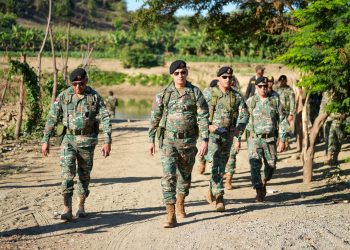 Comandante del Ejército recorre carretera internacional y unidades fronterizas en Elías Piña y Dajabón