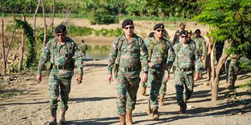 Comandante del Ejército recorre carretera internacional y unidades fronterizas en Elías Piña y Dajabón