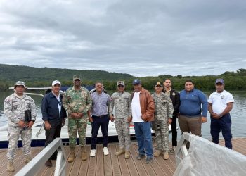 ARD, Portuaria, Medio Ambiente, Turismo y DGM inspeccionan embarcaciones ancladas en Bahía de Luperón