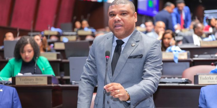 Diputado Ramón Raposo realizará gran operativo médico en el multiuso de Guaricano, SDN