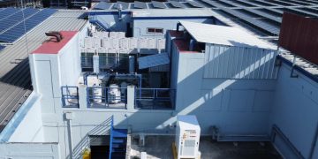 Ferretería Ochoa optimiza su gestión energética en Las Carmelitas con sistema avanzado de baterías