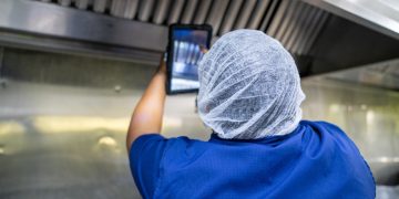 INABIE refuerza transparencia en licitaciones del almuerzo escolar con el uso de equipos tecnológicos