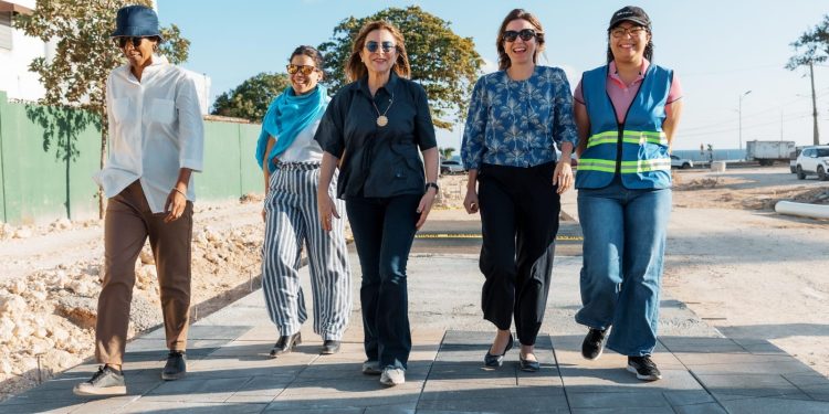 Carolina supervisa avances en construcción del Malecón Deportivo y del Paseo 30 de Mayo