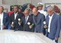 Presidente de la CPADB deposita ofrenda floral en el Altar de la Patria