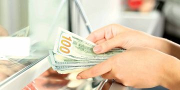 Remesas rozan los US$1,000 millones en enero; dólar sube levemente