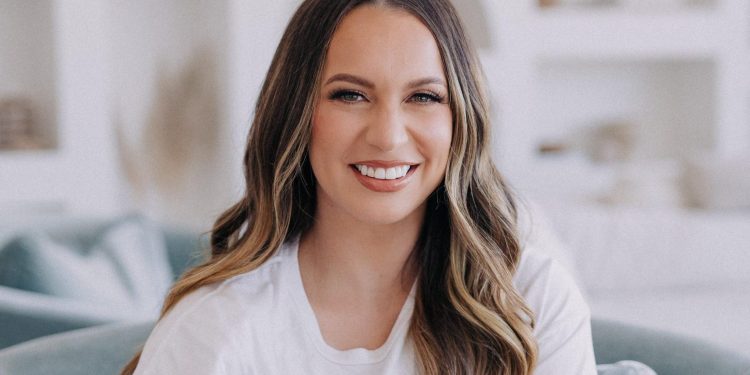 Christine D’Clario presenta su libro “Sanando en el desierto”, disponible el 3 de marzo de 2026