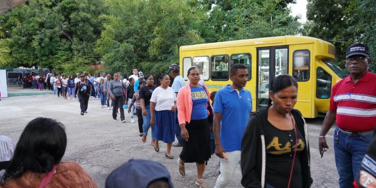 Operativo cívico militar en Neyba brinda asistencia integral a población vulnerable