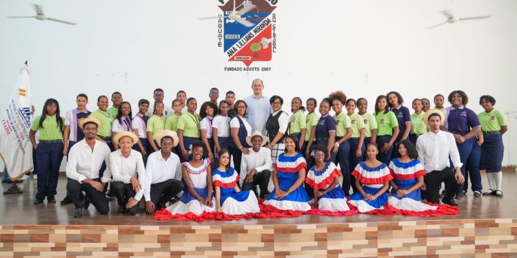 En el Día Nacional del Estudiante, INABIE impulsa jornada que fortalece la nutrición de más de 58,800 alumnos de San Cristóbal