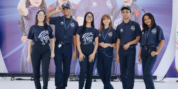 Luis Miguel De Camps felicita a los estudiantes en su día y ratifica una gestión educativa centrada en ellos como prioridad nacional