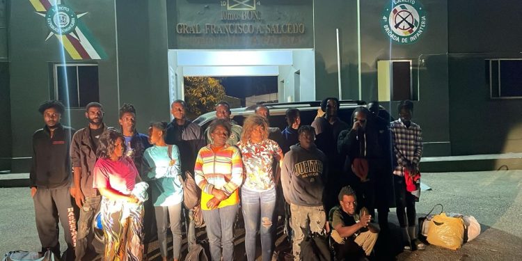 Ejército intercepta jeepeta con 19 nacionales haitianos en condición migratoria irregular en Dajabón