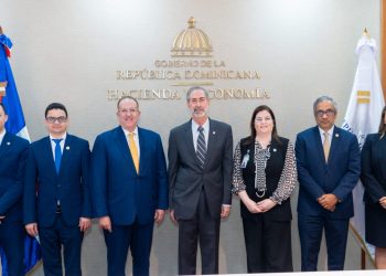 Hacienda y FIBA firman acuerdo que fortalece la lucha contra el lavado de activos en el sector de juegos de azar