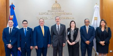 Hacienda y FIBA firman acuerdo que fortalece la lucha contra el lavado de activos en el sector de juegos de azar