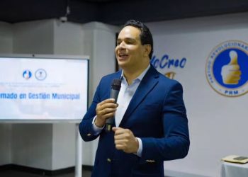 Manuel Conde imparte 1er módulo en diplomado de la escuela del PRM sobre Gestión Municipal