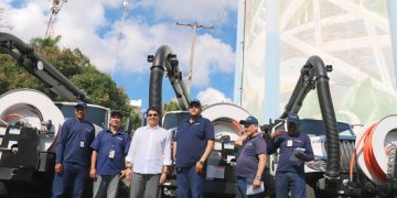 Gobierno Central entrega cuatro camiones succionadores de los  más modernos de América para servicio de la CAASD