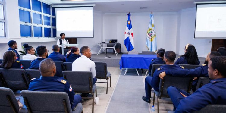 Migración imparte capacitación sobre Normas Básicas de Control Interno para fortalecer la gestión institucional