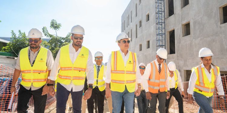 Ministro Ito Bisonó supervisa construcción Ciudad Judicial de SDO; asegura marcará un antes y un después en el sistema de justicia