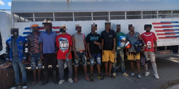 Migración deporta este jueves 1,124 personas hacia Haití, unos 591 salen por Elías Piña