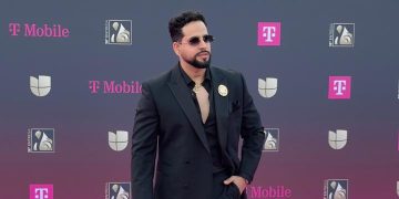 Salsero Lemar también sorprendió en la alfombra de Premio Lo Nuestro