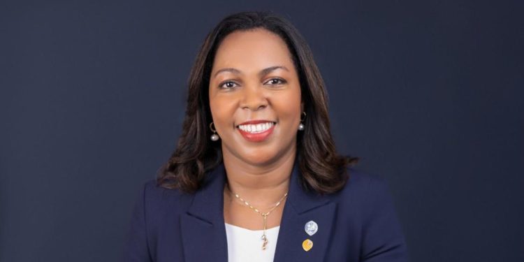 Encuesta otorga primer lugar a la maestra Maribel Lorenzo con más del 54% por ciento para ganar decanato de Economía-UASD