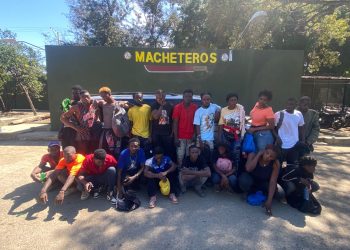 Ejército intercepta jeepeta con 20 indocumentados en Mao