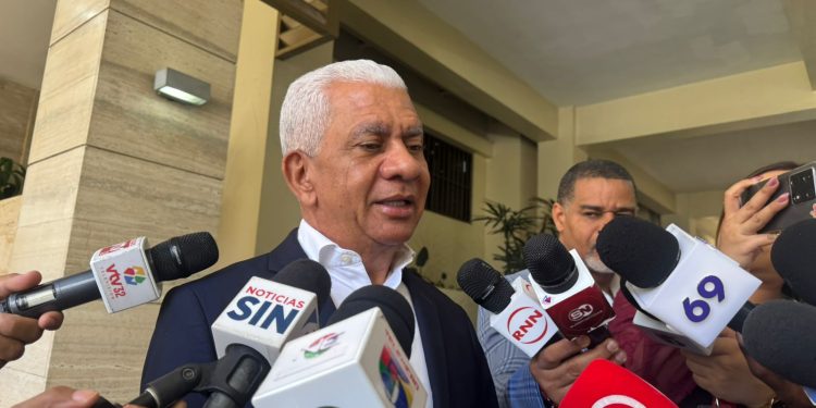 Senador Ricardo de los Santos expresa preocupación por hallazgos de contaminación en la presa de Hatillo