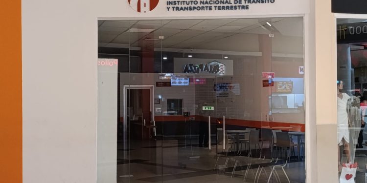 INTRANT se retrasa en el inicio de expedición de licencias de conducir